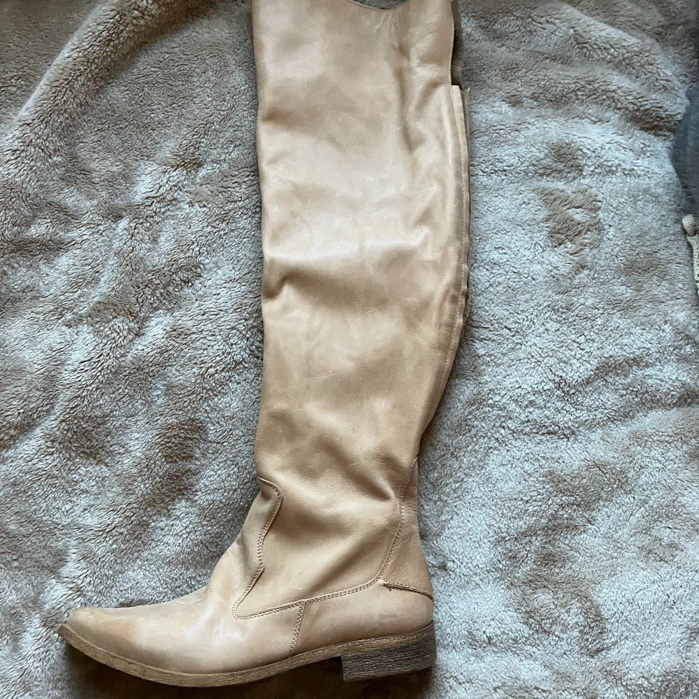 SOLD.    FREE PEOPLE Brenna OTK leather boots 8 (38)